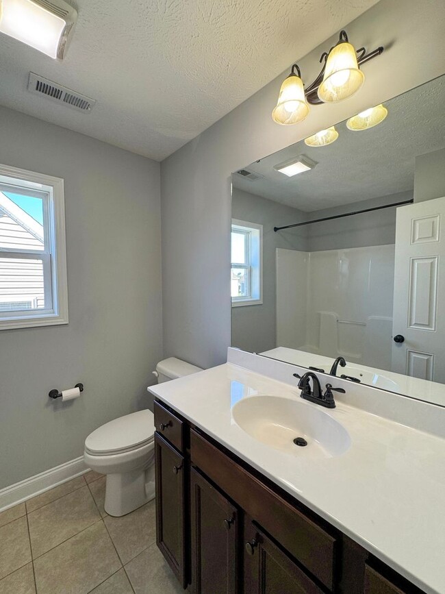 Building Photo - Stunning 4 Bed 2.5 Bath Home in Aberdeen