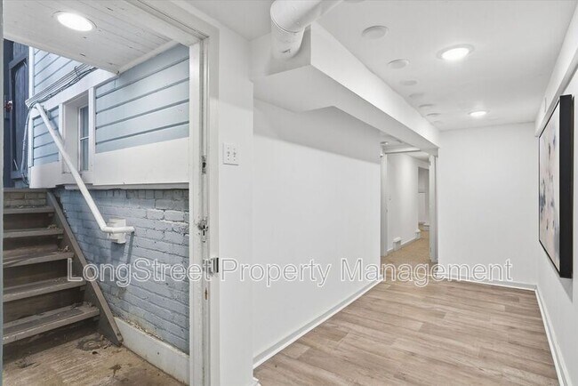 Building Photo - 2338 NW Hoyt St