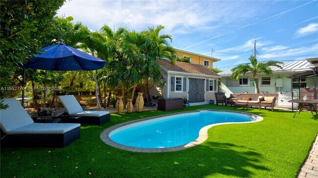 Building Photo - 150 Azalea St