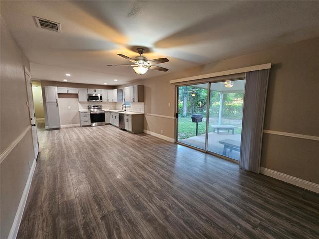 Building Photo - 800 Valley View Dr
