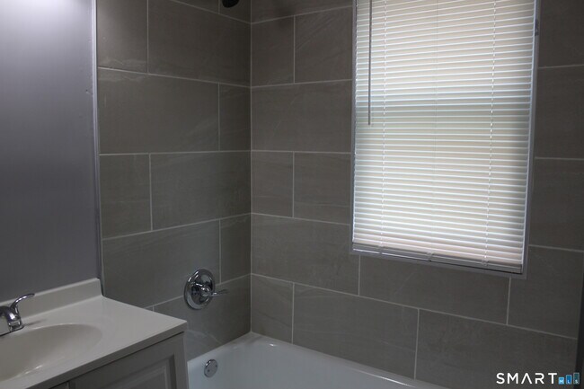 Building Photo - 45 Grandview Terrace