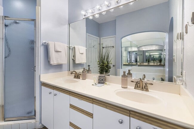 Building Photo - Condo in The Pinnacles of Holiday Hills Re...