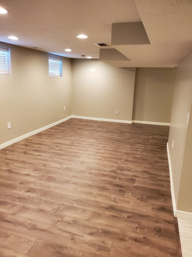 Building Photo - 2751 S 900 E