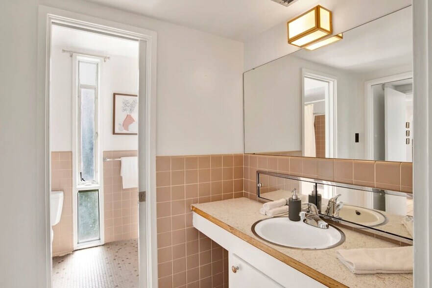 Building Photo - 309 Indian Creek Dr E