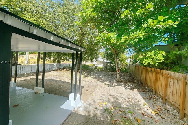 Building Photo - 445 NW 44th St