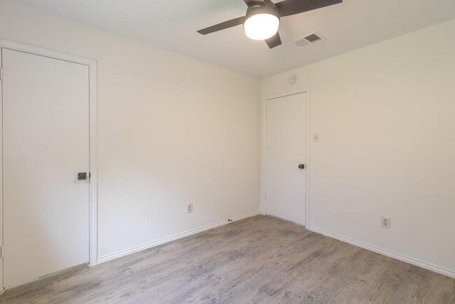 Building Photo - 5703 Shreveport Dr