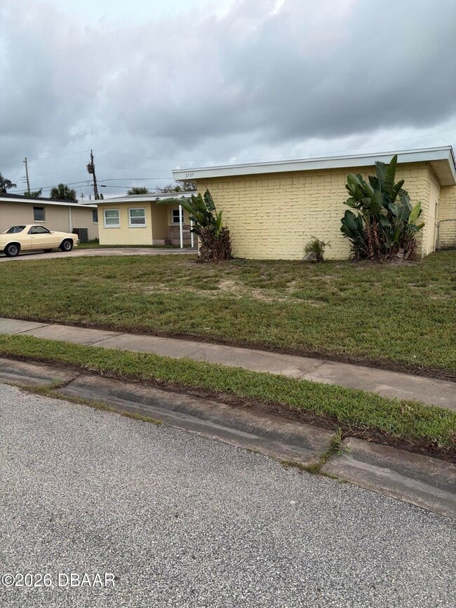 Building Photo - 2537 Coral Way W