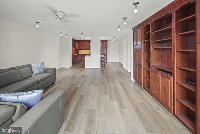 Building Photo - 8340 Greensboro Dr