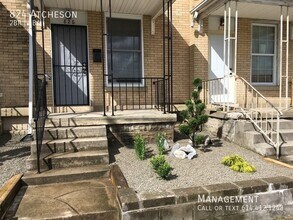 Building Photo - 824 Atcheson-