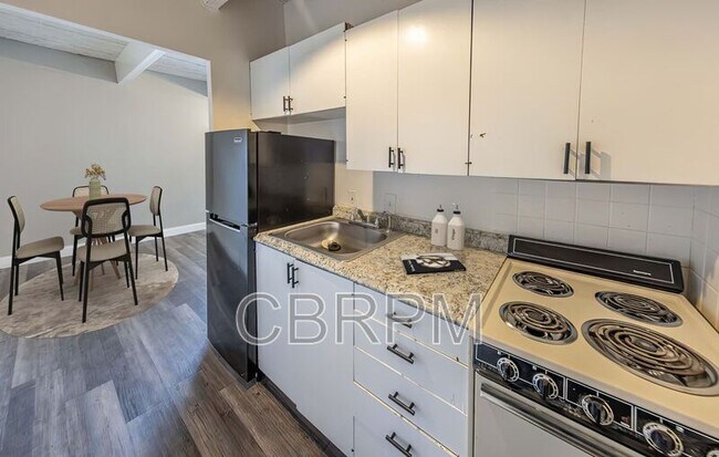 Building Photo - 2601 York Ave