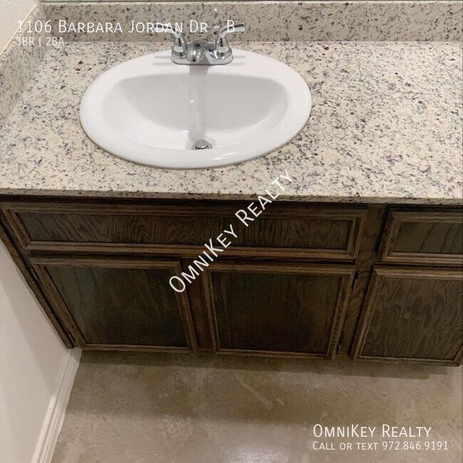 Building Photo - 1106 Barbara Jordan St