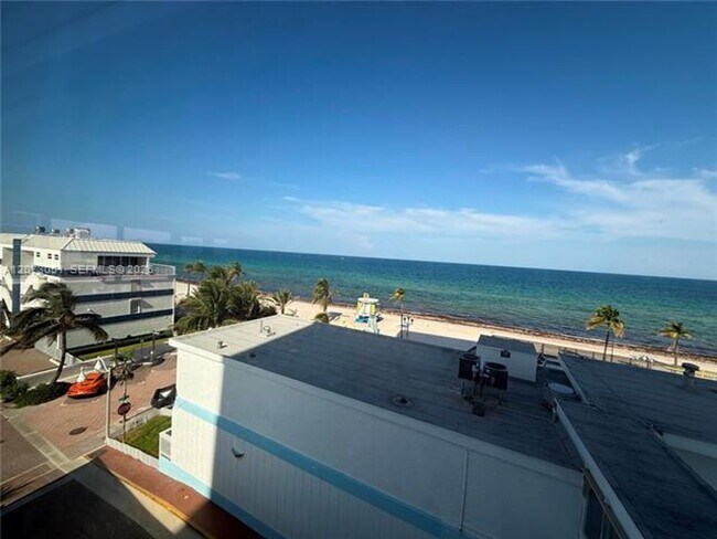 Building Photo - 3111 N Ocean Dr