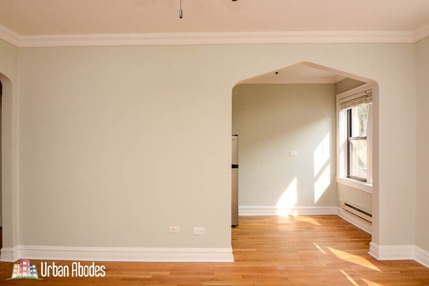 Building Photo - 4735 N Hermitage Ave