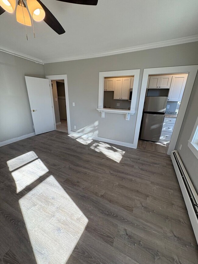 Building Photo - 68 Cabot St