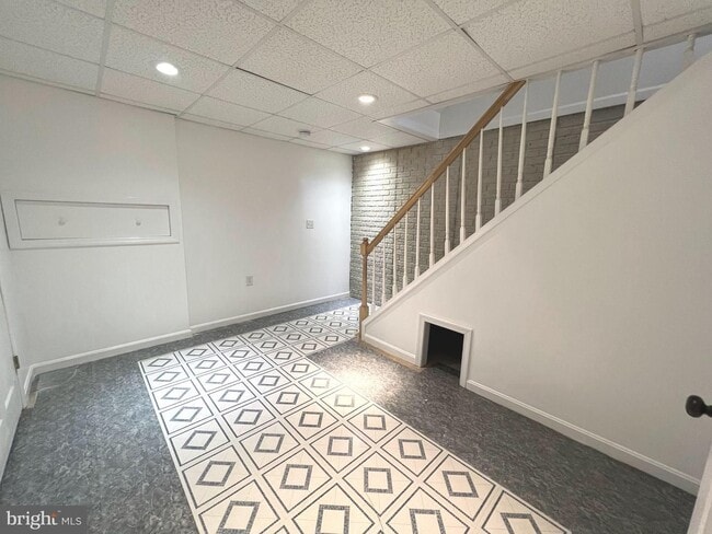 Building Photo - 513 Willow Ave