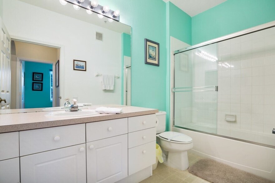 Building Photo - 8107 Coconut Pl