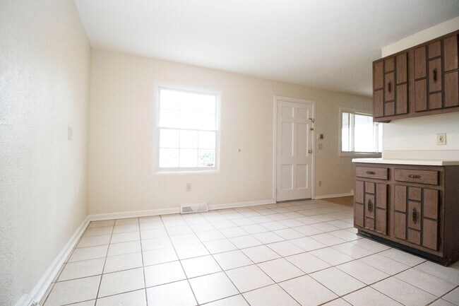 Building Photo - 3652 Dixie Dr