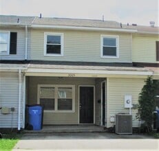 Building Photo - 3005 Radcliffe Ln N