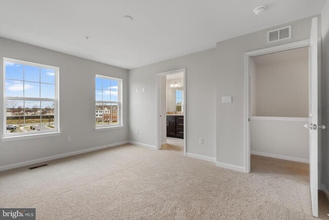 Building Photo - 5225 Manor Park Dr