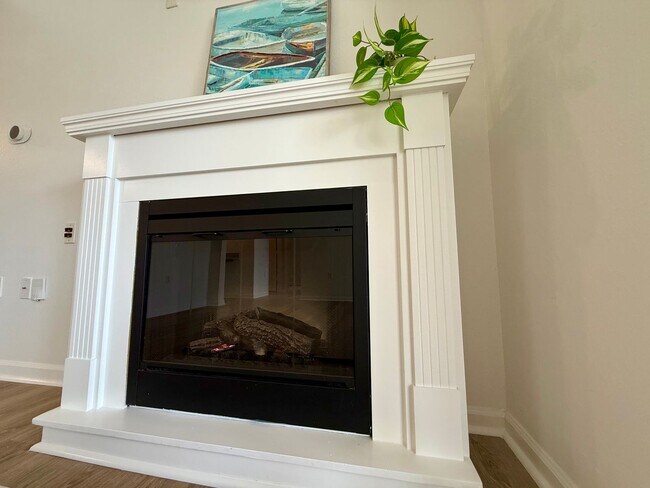 Building Photo - Bright and updated 3-bedroom, 2-bath condo