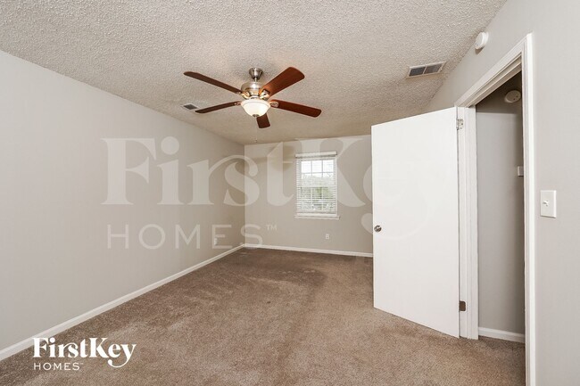 Building Photo - 1731 Tudor Dr