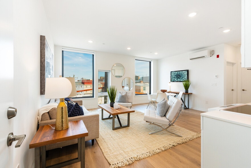 Building Photo - The Magnet