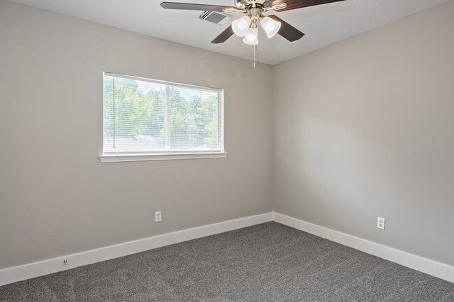 Building Photo - 18178 Woodsdale Ct