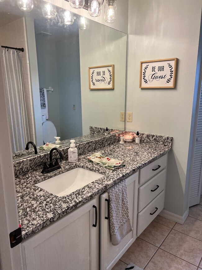 Building Photo - 2409 Sweetwater Blvd