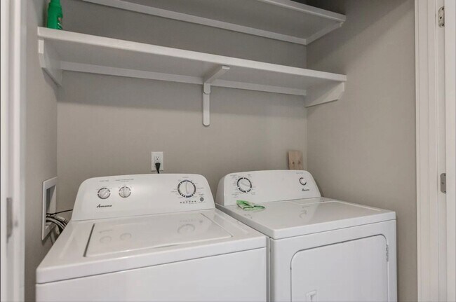 Building Photo - Belmont / Vanderbilt University Condo!!