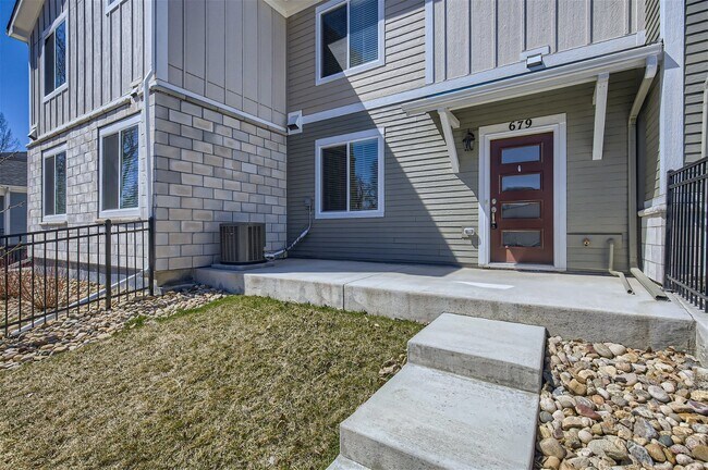 Building Photo - Beautiful SW Longmont Townhome