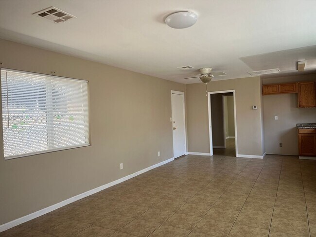 Building Photo - 2331 Wilshire Alley