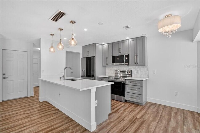 Building Photo - 4230 Shady Oaks Ct