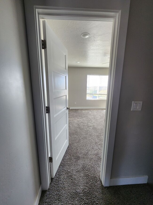 Building Photo - Modern 3-Bedroom Home with Balcony for Ren...