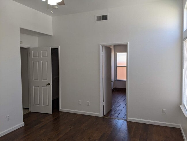 Building Photo - NW home offering plenty of amenities, clos...