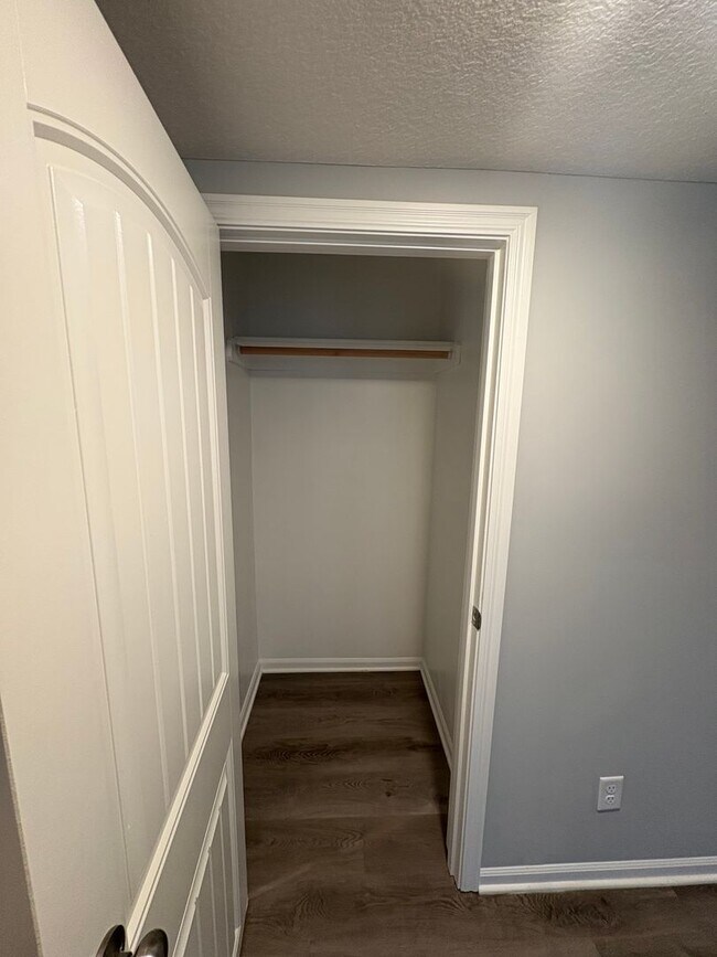 Building Photo - 705 Poplar Cir