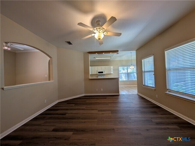 Building Photo - 947 River Rock