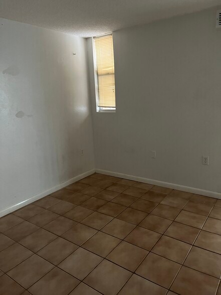 Building Photo - 3930 S Roosevelt Blvd