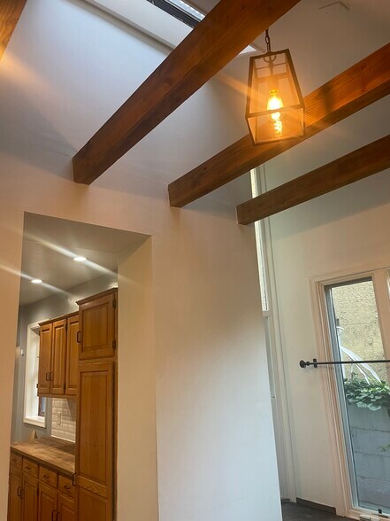 Building Photo - 704 S Bethel St