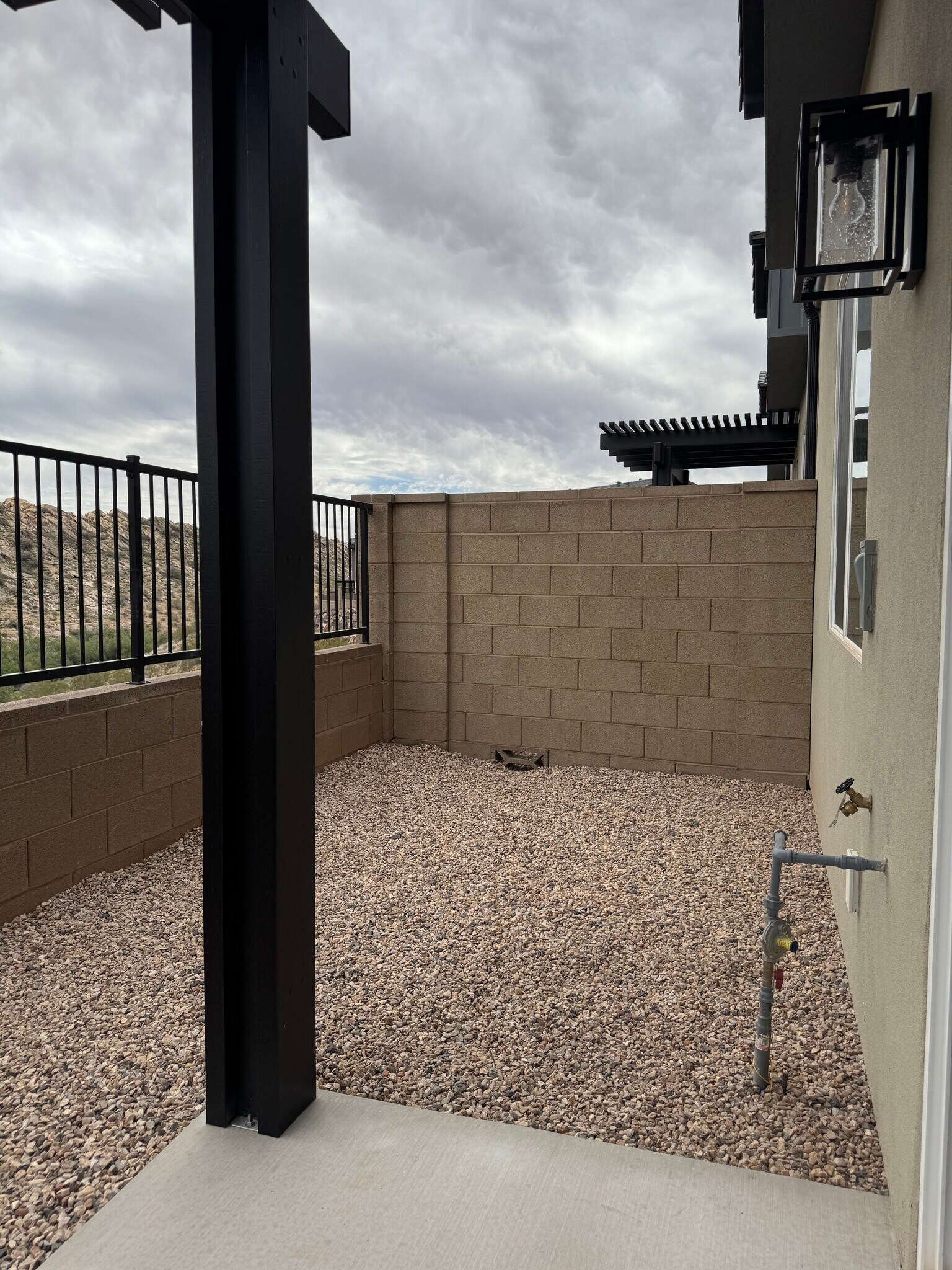 Building Photo - 3990 E Fossil Way