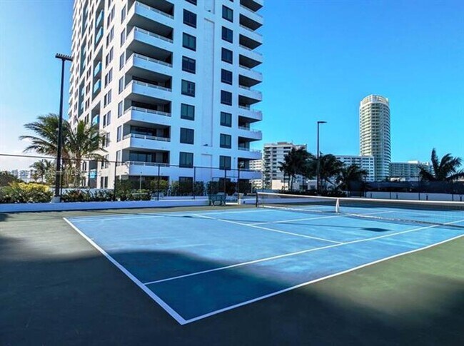 Building Photo - 1330 West Ave