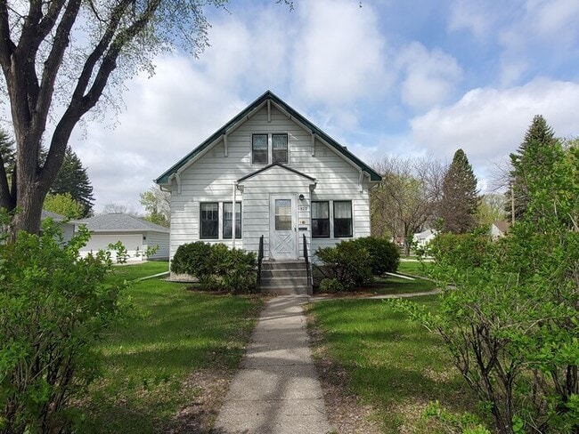 Building Photo - 1502 Cottonwood St