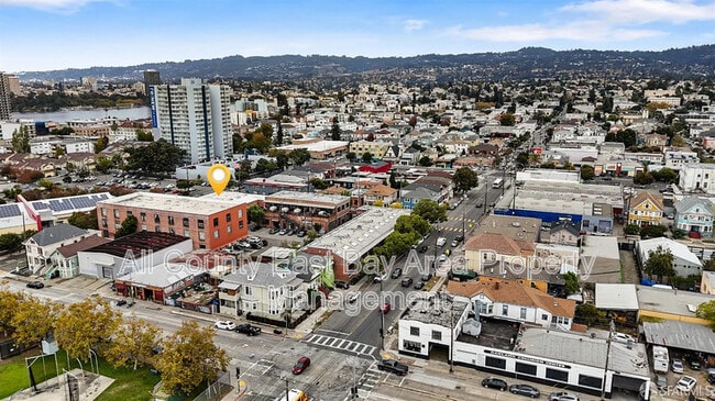 Building Photo - 1018 4th Ave