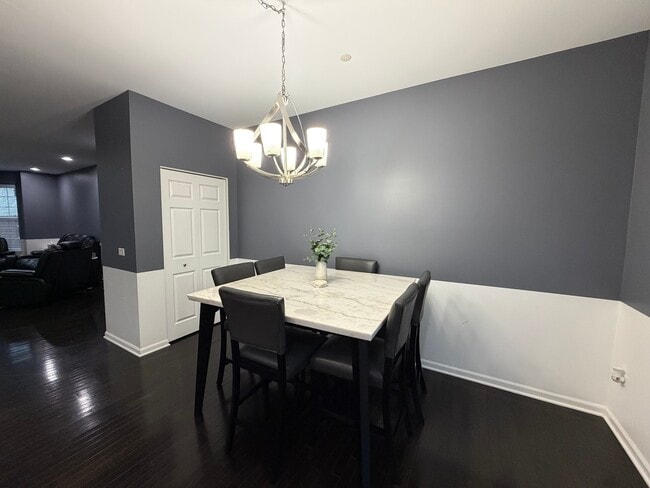 Building Photo - 2911 Henley Ln