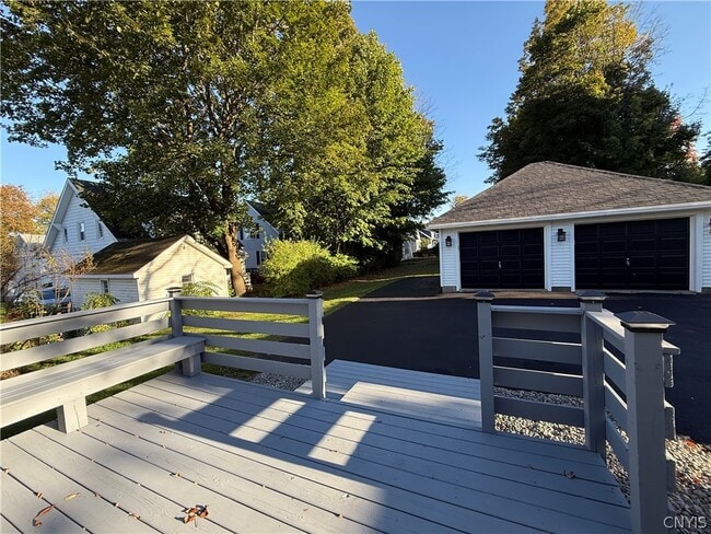 Building Photo - 11 Sanger Ave