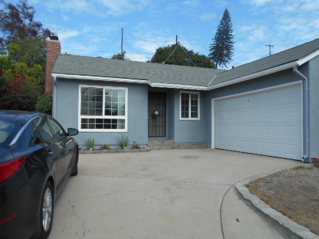 Primary Photo - Large 3 Bed 2 Bath House