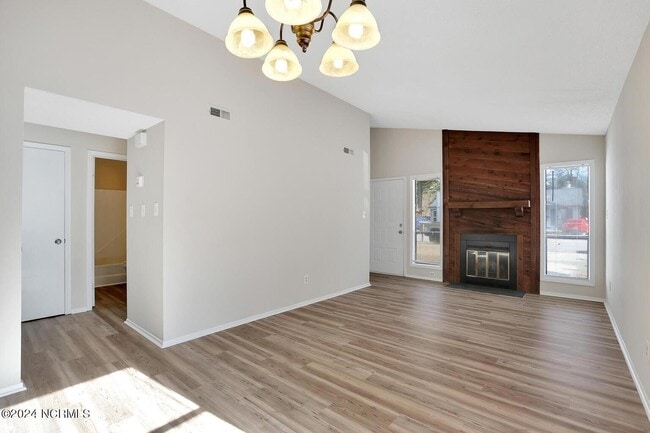 Building Photo - 113 Village Cir