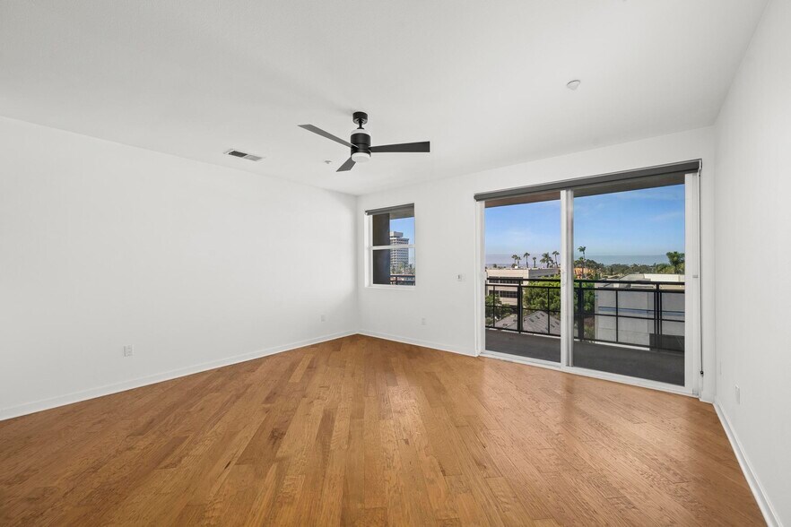 Building Photo - 3650 5th Ave