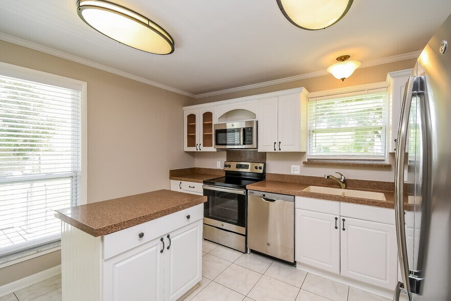 Building Photo - 1755 Farm Way
