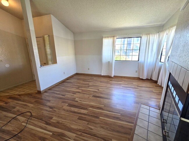 Building Photo - 550 Black Oak Ave