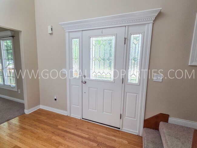 Building Photo - END OF SUMMER SPECIAL! $100 Off Rent for the First 6 Months | 4BR Urbandale Home with 3-Car Garage